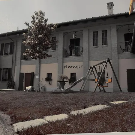 ファームステイ El Cavajer Revello